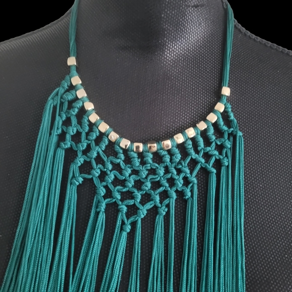 COPY - H&M Green FRINGED Statement Necklace - Picture 3 of 7